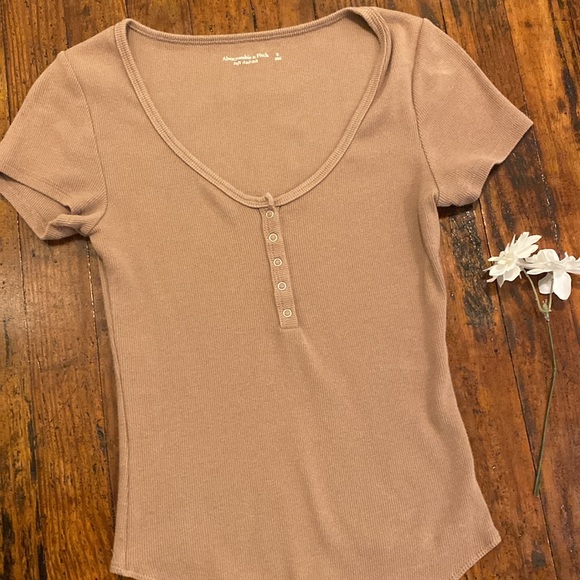 Abercrombie & Fitch. Soft A&F Ribbed Bodysuit. Size Small. - Picture 3 of 4